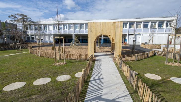 Cour végétalisée école Jean Moulin - Élémentaire