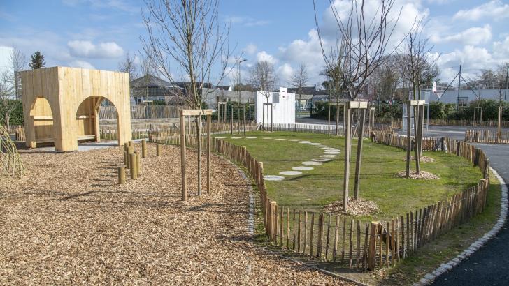 Cour végétalisée école Jean Moulin - Élémentaire